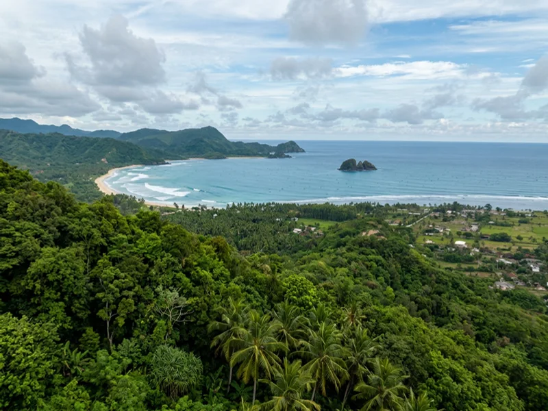 Pemandangan dari lahan Villas Bukit menuju pesisir